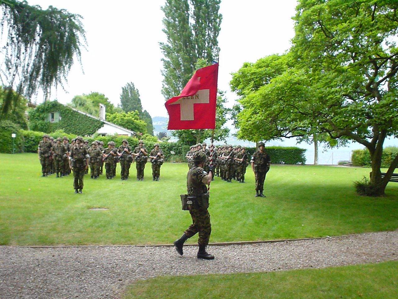 Die Schweizer Fahne – Symbol der Neutralität, Tradition und Einheit